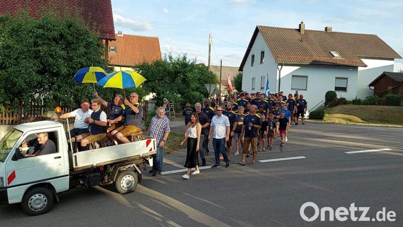 Der Festzug der Arco-Kickers Inzendorf zu ihrem 45-jährigem Gründungsjubiläum. Bild: Tobias Ries/exb