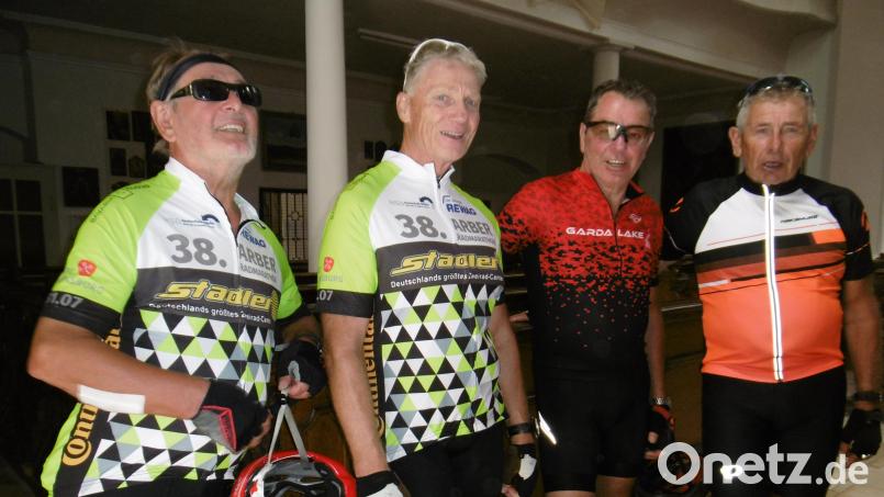 Erwin, Georg, Hans und Herbert sangen laut in der leeren Wallfahrtskirche auf dem Frohnberg ihr Marienlied. Bild: mma