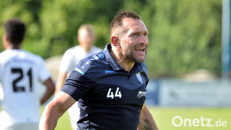 &quot;Was ist los Leute?&quot; scheint Daniel Liermann, der Trainer des FV Vilseck, seine Spieler zu fragen. Nur ein Punkt in den Heimspielen bisher, das ist zu wenig. 

Saison 2021/22

Bild: Hubert Ziegler Archivbild: Hubert Ziegler