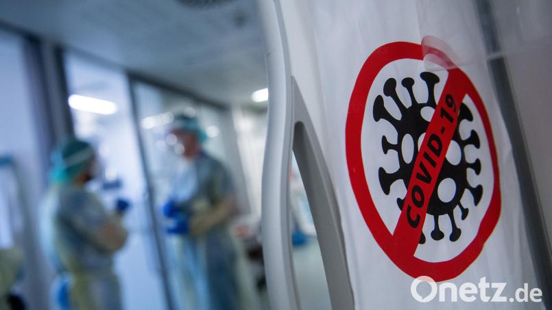 Trotz fallender Inzidenzen bleibt die Situation auf den Intensivstationen im Klinikum Weiden und im Krankenhaus Tirschenreuth heikel. Symbolbild: Sebastian Gollnow/dpa