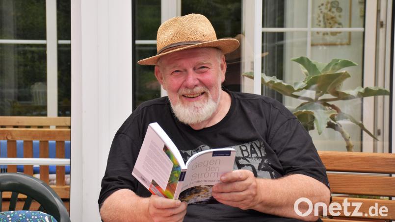 Die Zeit der Corona-Pandemie hat Heimatschriftsteller Hans G. Lauth gut für neue Literatur genutzt. Nun stellt er stolz sein viertes Buch &quot;Gegen den Strom&quot; vor. Bild: ubb