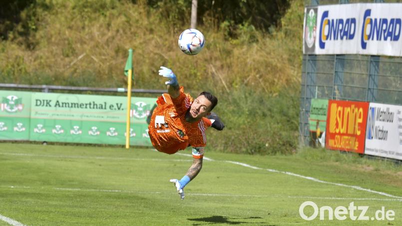 Ammerthals Torwart Christopher Sommerer hat großen Anteil daran, dass seine Mannschaft in der Bayernliga vorne steht. Archivbild: Hubert Ziegler