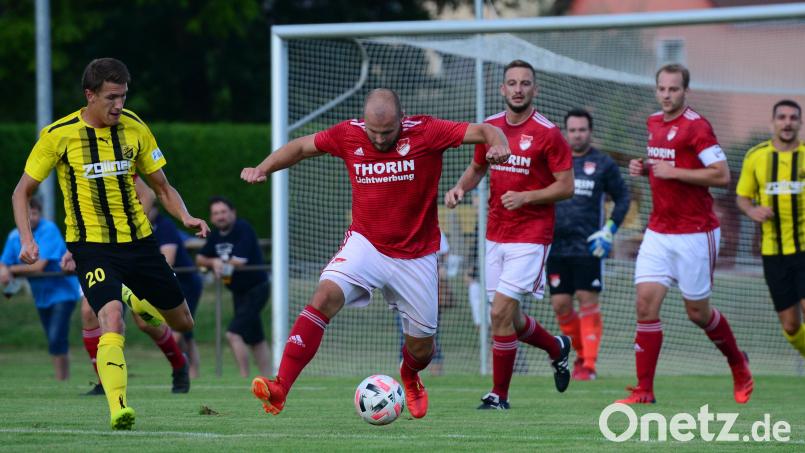 Die SpVgg Pfreimd empfängt am Sonntag den FC Tegernheim. Nicht dabei ist Sebastian Ring (am Ball, Szene aus dem Pokalspiel gegen Vilzing), der sich im Urlaub befindet. Archivbild: mhs