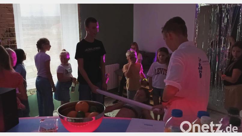 Bei der Kinderdisco im Jugendtreff im früheren Bahnhofsgebäude freuten sich die Organisatoren über ein volles Haus. Bild: flm