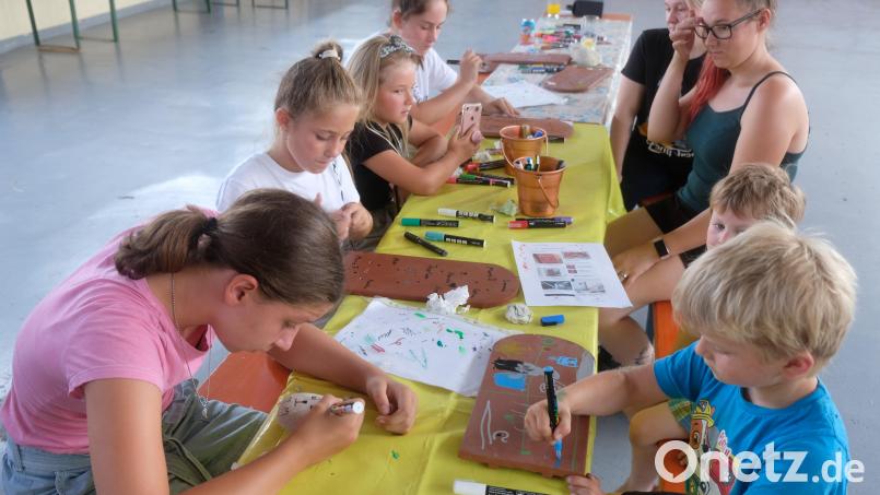 Die Jugendabteilung des Kleintierzuchtvereins Speinshart lud zum Kinderbasteln in das Züchterheim Tremmersdorf ein. Bild: do
