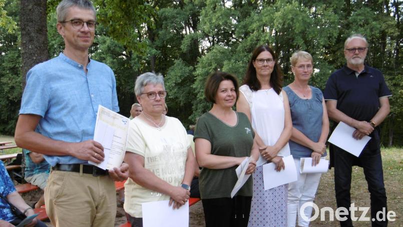 Markus Hubmann, Theresia Schmalzl, Christine Demleitner, Nicole Koller, Angela Giehrl und Jürgen Schneider waren bei der Verabschiedung der ehemaligen Pfarrgemeinderäte anwesend. Bild: mma