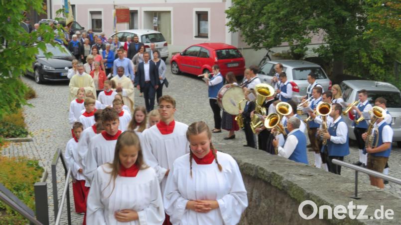 Einzug in die Kirche Bild: adj