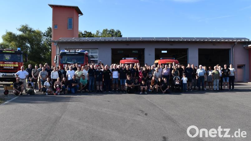 Das gemeinsame Gruppenbild soll auch später noch an das gefeierte Jubiläum erinnern. Bild: rab