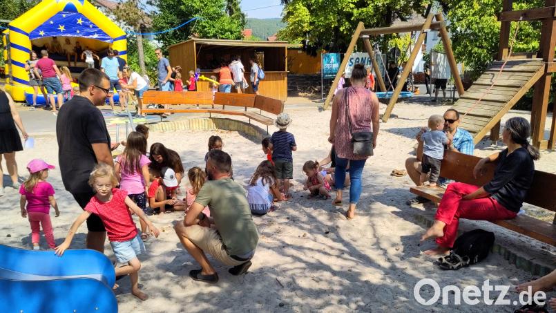 Der Feistelholzspielplatz hat auf Kinder magnetische Wirkung. Bild: Thomas Schlosser/exb
