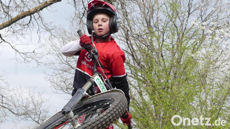 Solche spektakulären Aktionen sind am Wochenende bei den deutschen Jugend-Trial-Meisterschaften auf dem Gelände des ehemaligen Bergwerks bei Pfaffenreuth zu bestaunen. Bild: Günther Laure/MSC Stiftland Mitterteich/exb