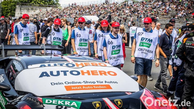 Ein Höhepunkt am Norisring war für die Studierenden der OTH Amberg-Weiden der Gang durch die Startaufstellung. Bild: Jan T. Rösch/Atelier Busche Werbefotografie/exb