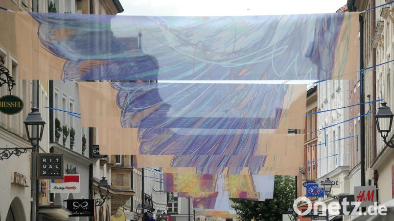 Die Banner in der Fußgängerzone bleiben bis zur Luftnacht am Samstag, 10. September, hängen. Bild: Wolfgang Steinbacher