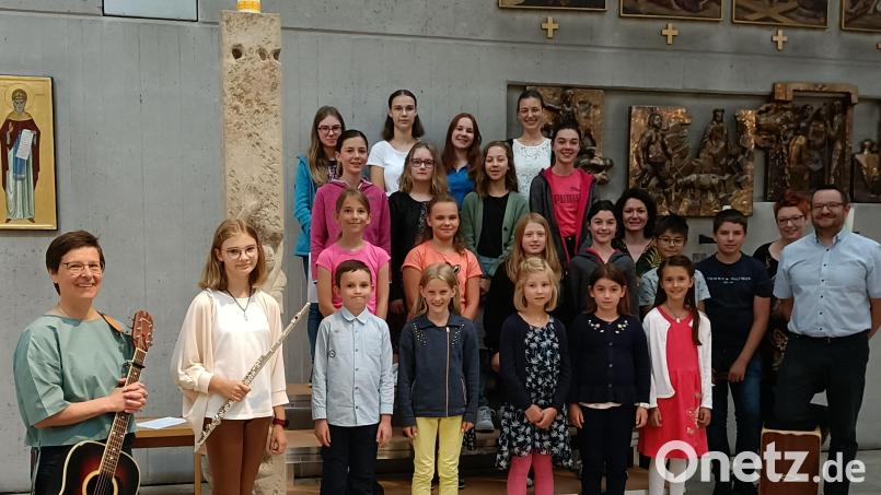Der Junge Chor der Pfarrgemeinde Kümmersbruck gestaltet einmal im Monat einen Gottesdienst. Archivbild: e