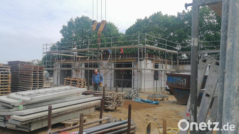 Die Arbeiten bei der neuen STE in Schönsee laufen. Man liegt gut im Zeitplan, sagt Bürgermeister Reinhard Kreuzer. Bild: Winderl, Kristin [wrl]