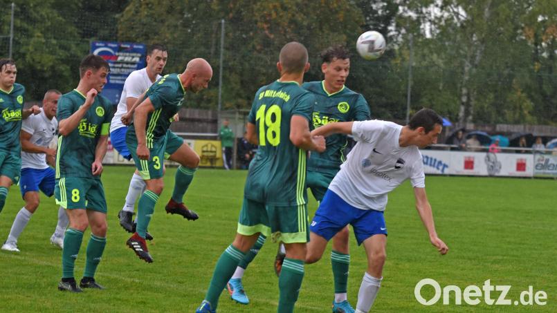 Auf die Mitterteicher Defensive war in dieser Spielzeit bislang Verlass. Darauf wird es für Thomas Wildenauer (Mitte) und Co. auch am Freitag bei der SG Quelle Fürth ankommen. Archivbild: Gebert