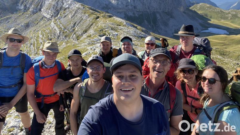 Zwölf Altpfadfinder aus Tirschenreuth absolvierten Mitte August eine einwöchige Bergtour in Südtirol über 67 Kilometer und 5000 Höhenmeter bergauf sowie 4500 Höhenmeter bergab. Bild: Pfadfinder Tirschenreuth/exb