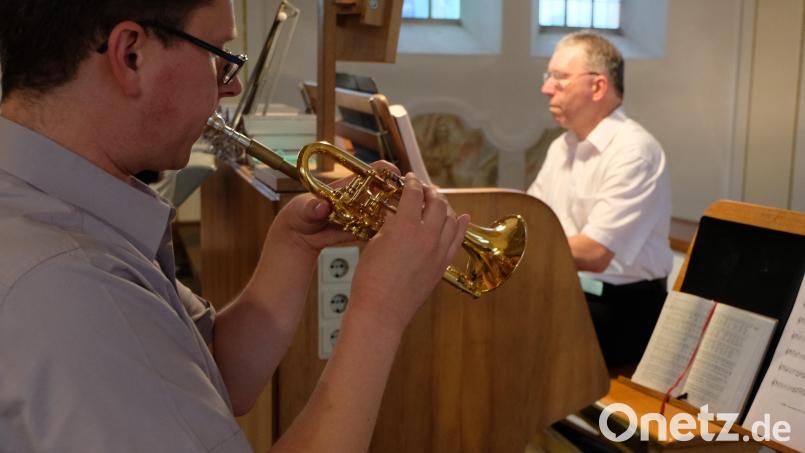Eindrucksvolle und festliche Kirchenmusik bieten Harald Bäumler (Orgel) und Sohn Andreas (Trompete) in der Vorabendmesse zur Kirchweih. Bild: le