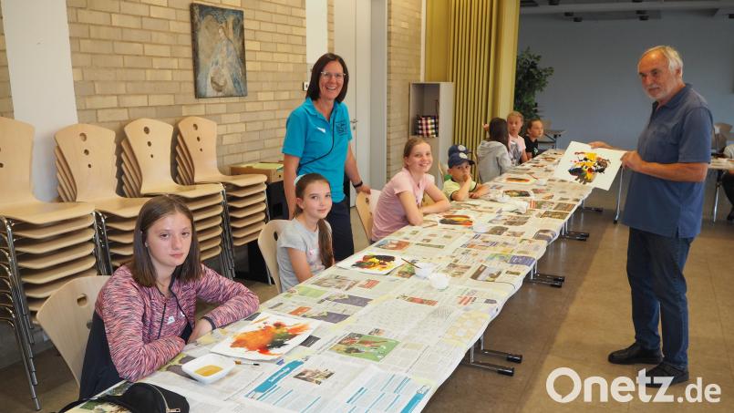 Kinderferienclub Neustadt: Malen mit Ernst Umann. Bild: krb