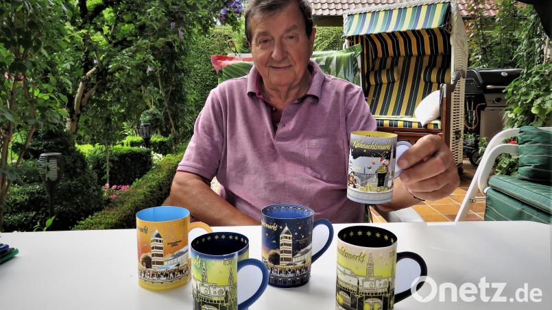 Franz Göhl hatte im Sommer 2021 anhand von Beispielen die Motive der Glühwein-Sammeltassen für die nächsten Jahre gezeigt. Welches Motiv in diesem Jahr an die Reihe kommt, bleibt aber ein Geheimnis. Gelüftet wird es erst kurz vor Marktbeginn. Archivbild: ubb