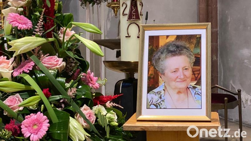 Wie viel Wertschätzung Martha Berr von ihren Mitmenschen erfahren hat, zeigte sich beim Requiem in der Stadtpfarrkirche und in den Ansprachen, die vor der Beisetzung am Waldfriedhof gehalten wurden. Bild: Völkl