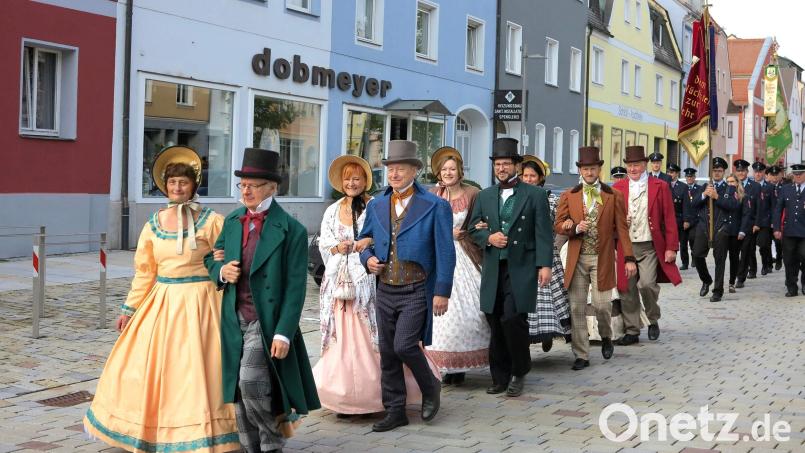 Der Festspielverein ist heute zum zweiten Mal alleiniger Veranstalter der Hirschauer Kirwa. Am Kirchweihsonntag, 4. September, werden die Mitglieder des Festspielvereins wieder in ihren Kostümen am Kirchen- und Festzug teilnehmen. Archivbild: u