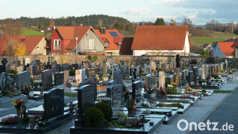 Eine unbekannte Person hat am Waidhauser Friedhof einen Grabstecker gestohlen. Symbolbild: fjo