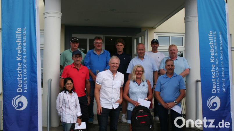Die Sieger beim Regionalfinale der Golf-Wettspiele zugunsten der Deutschen Krebshilfe im Golfclub Schwanhof. Bild: Deutsche Krebshilfe