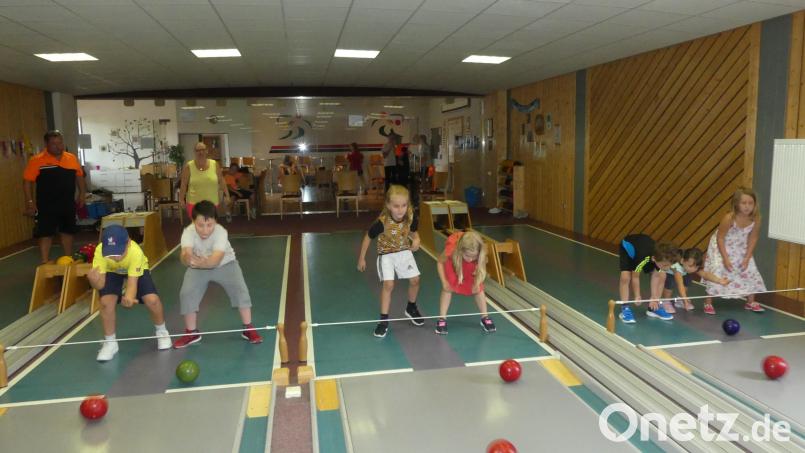 Kegeln im Duett: eine neue sportliche Disziplin? Bild: rn