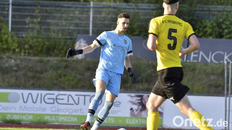 Tim Schreiner (links) steht am Mittwoch wieder im Tor des FC Amberg. Trainer Karl-Heinz Wagner setzt auf dieser Position auf das Rotationsprinzip. Archivbild: Hubert Ziegler