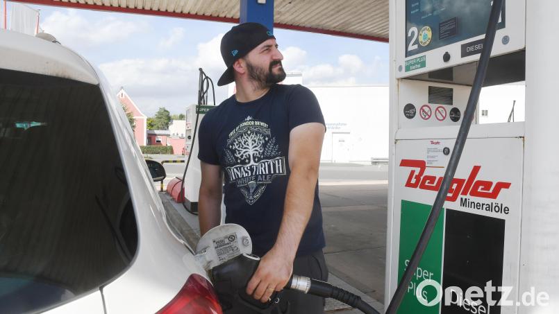 Autofahrer merken es bereits: Die Preise für Benzin und Diesel ziehen in den Tagen vor dem Ende des Tankrabatts an. Bild: Gabi Schönberger