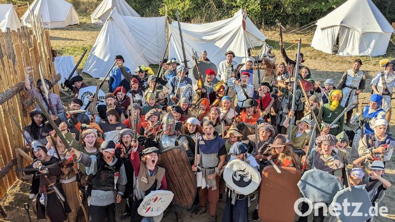 Nach dem Unwetter, der zahlreiche Zelte zerstörte, konnten die drei Larp-Zeltlager des Vereins ECW Jugendbildung in Immenreuth dennoch stattfinden. Insgesamt nahmen 140 Menschen an den Veranstaltungen teil. Bild: ECW Jugendbildung/exb