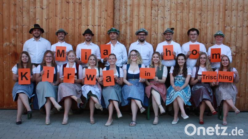 Die Kirwapaare Trisching freuen sich schon auf ihre Kirwa. Bild: Silke Hierl/exb