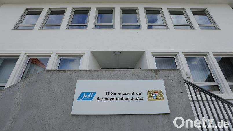 Das neue IT-Servicezentrum der bayerischen Justiz in der Faberstraße Amberg hat mit 64 Mitarbeitern seine Arbeit aufgenommen. Bild: Wolfgang Steinbacher