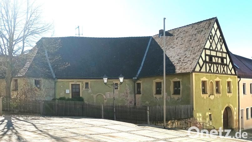 Eines der ältesten Gebäude Vilsecks ist das sogenannte Frühmesserhaus neben der Pfarrkirche St. Ägidius. Am Tag des offenen Denkmals ist es zu besichtigen. Bild: rha