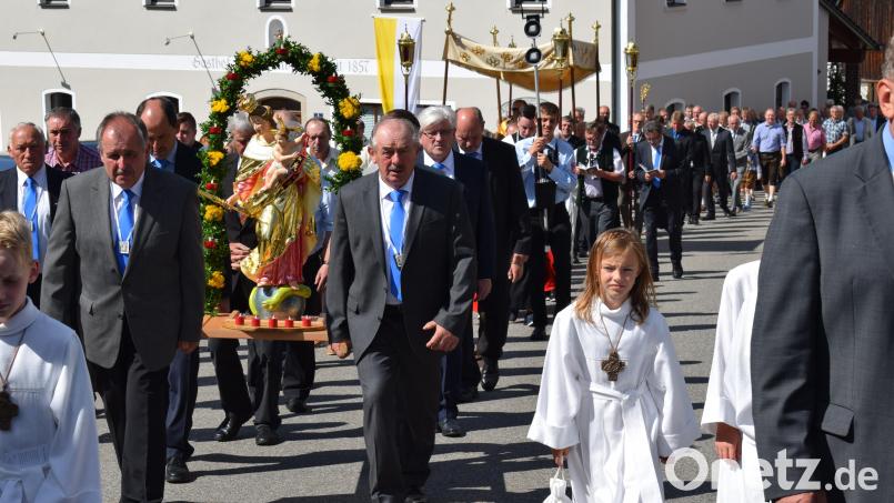 Bei den Prozessionen zum Skapulierfest tragen die Sodalen der Marianischen Männerkongregation die Statue der Gottesmutter. Bild: bnr