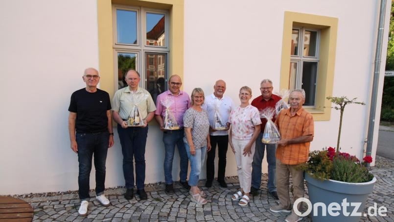 Mit der Kommunalwahl endete die Amtszeit der gemeindlichen Seniorenbeauftragten Bernhard Piegsa, Johannes Schmid, Gerhard Retzer, Udo Müller und Karl-Heinz Wächter (Zweiter, Dritter, Fünfter, Siebter und Achter von links). Ihnen dankte die GeHiH (Erster, Vierte und Sechste von links: Koordinatoren Joachim Sertl und Elisabeth Gottsche und die neue Orga-Team-Mitarbeiterin Cornelia Spitaler) in Speinshart. Bild: bjp