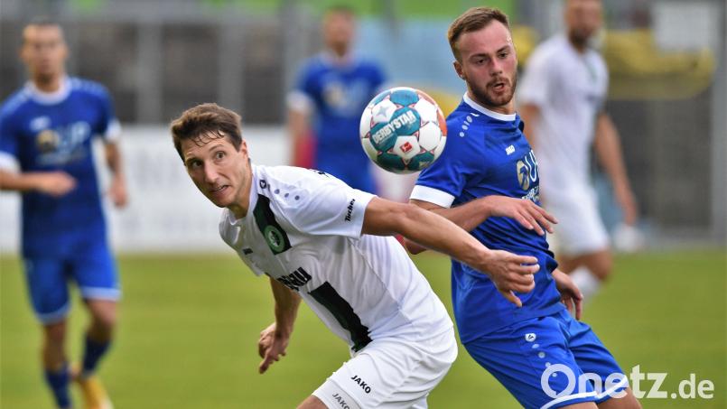 Auch Pavel Panafidin (rechts) wird der SpVgg SV Weiden am Freitag im Spitzenspiel gegen den FC Eintracht Bamberg fehlen. Die Verletztenliste bei den Weidenern ist lang. Bild: Büttner