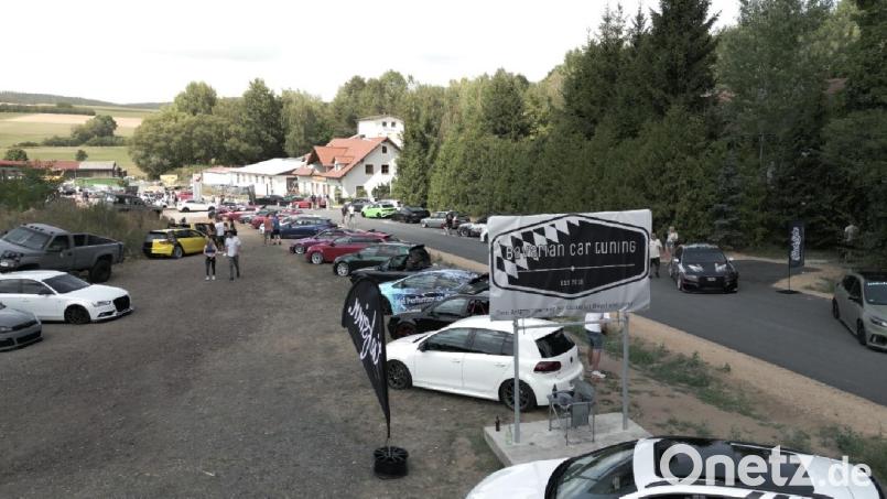 Über 200 Fahrzeuge waren beim Tuning-Treffen in Fuchsberg zu sehen. Bild: FabianHerdegen/exb
