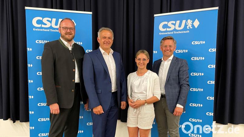 Dieses Quartett will die CSU im Stimmkreis Tirschenreuth in die Landtags- und Bezirkstagswahl 2023 schicken. Im Bild von links: Landrat Andreas Meier, Landrat Roland Grillmeier, Stefanie Dippl und MdL Tobias Reiß Bild: CSU-Kreisverband Tirschenreuth/exb