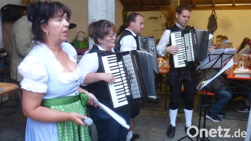 Die Musikanten boten den zahlreichen Besuchern einen unterhaltsamen Abend. Bild: mad