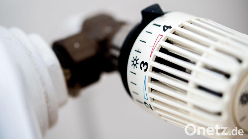Auf Stufe 5 wird die Heizung diesen Winter in Deutschland wohl nur in den wenigsten Wohnungen laufen - viele Bürger müssen sparen. Symbolbild: Hauke-Christian Dittrich/dpa