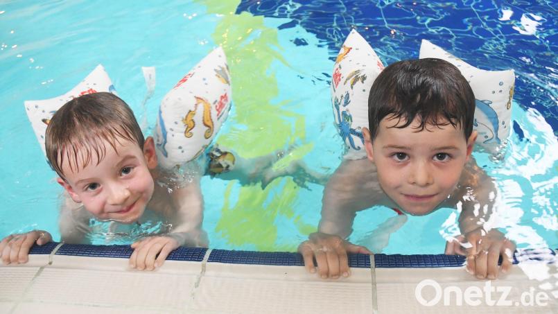 &quot;Kinder müssen Wasser als etwas Normales ansehen, damit sie in kleinen Gefahrensituationen reagieren können und beispielsweise von selbst an den Beckenrand schwimmen&quot;, sagt Trainerin Kathrin Frisch. Archivbild: Gabi Schönberger