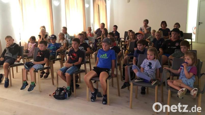 Den Film "Findet Nemo" schauten die jungen Besucher beim Kinonachmittag im Rahmen des Ferienprogramms. Bild: Angelika Meindl/exb