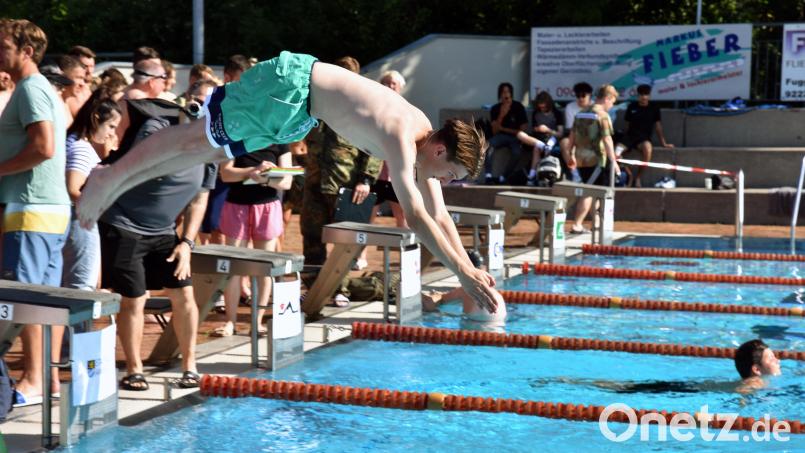 Das 24-Std-Schwimmen im Hocko war auch dieses Jahr wieder ein voller Erfolg. Die Hocko-Badegäste schwammen auch die Nacht hindurch für den guten Zweck. Bild: Stephan Huber