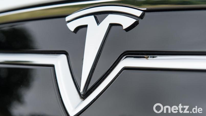 Ein 20-Jähriger hat bei Immenstetten seinen Tesla zu Schrott gefahren. Symbolbild: Patrick Seeger/dpa