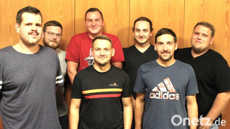 Einstimmig sprach die Versammlung dem „alten“ Vorstand das Vertrauen aus: Vorsitzender Michael Ruland jun., Schriftführer Patrick Völkl, Kassenprüfer Marius Hederer, Beisitzer Mario Maderer, Maximilian Sirtl, Kassenführer und Zweiter Vorsitzender Christoph Maderer sowie Kassenprüfer Johannes Ruland (von links). Bild: att