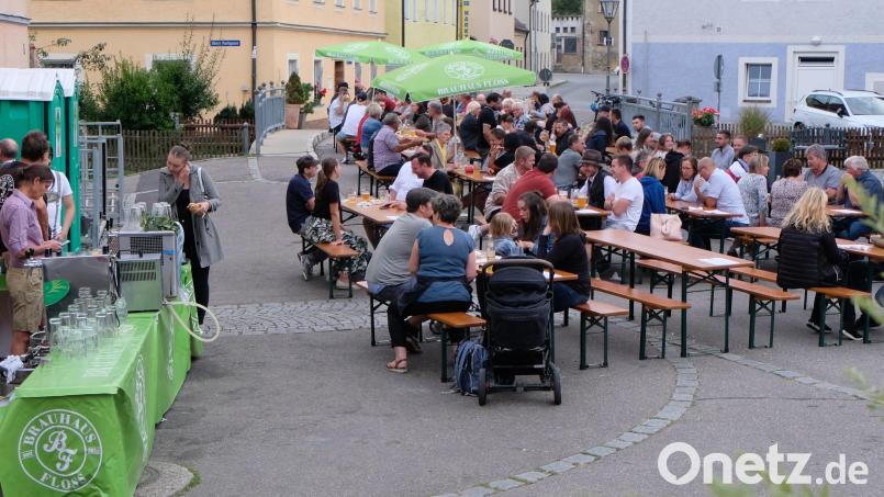 Gemütlich ging es beim 1. Brauereifest der Brauerei Floß zu. Bild: le