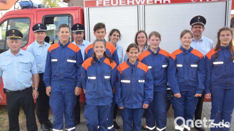 Sieben Jugendliche der Feuerwehr Lerau haben die Jugendflamme mit Erfolg absolviert. Bild: fz