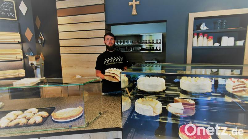 Bäckermeister Matthias Karl möchte nicht aufgeben, hat aber vorerst nur noch am Wochenende geöffnet. Unter der Woche haben er und seine ebenfalls in der Bäckerei beschäftigte Mutter eine Nebentätigkeit aufgenommen, um sich ein Zubrot zum eigenen Geschäft zu verdienen. Bild: gz