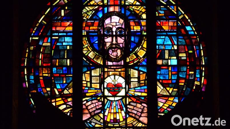 Das Rundbild über der Orgelempore mit dem Herzen Jesu entstand 1933. Bild: Kunz